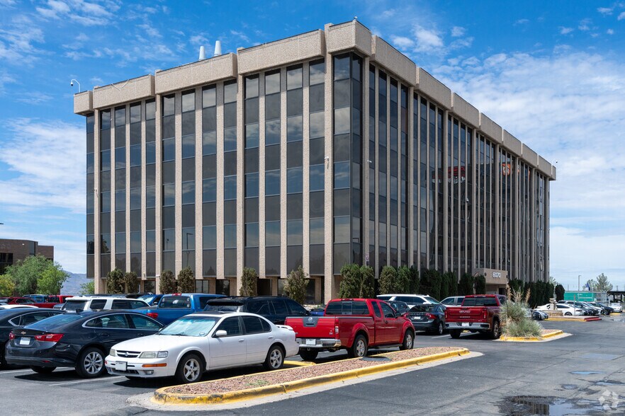 6070 Gateway Blvd E, El Paso, TX à louer - Photo du bâtiment - Image 2 de 23
