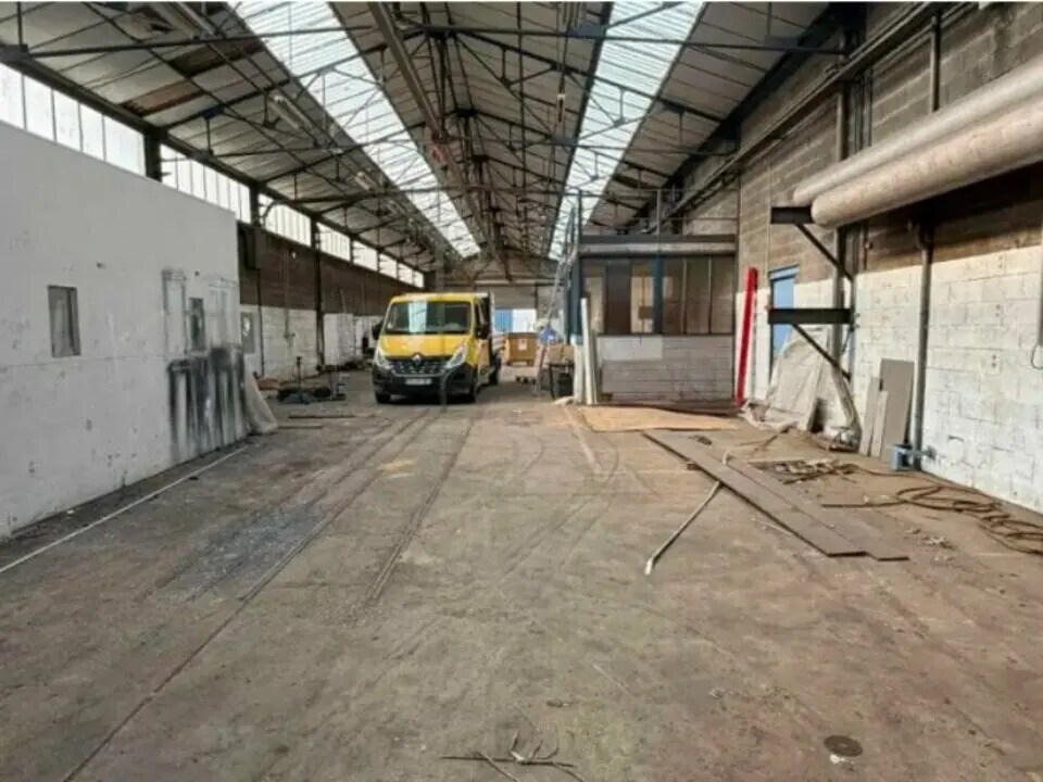 Flex in Sandouville for lease Interior Photo- Image 1 of 3