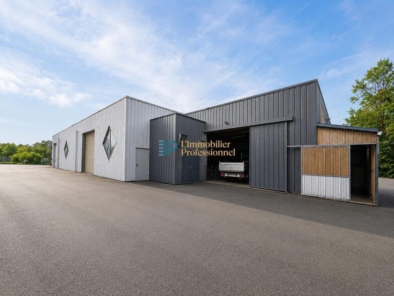 Industrial in Lorient for sale - Building Photo - Image 2 of 12