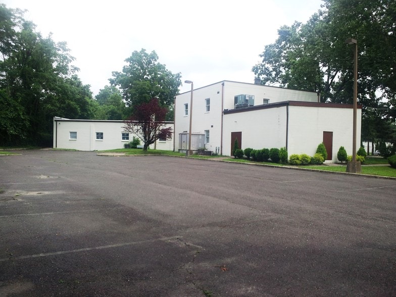 16 Reeves Ave, Hamilton, NJ for lease - Building Photo - Image 3 of 7