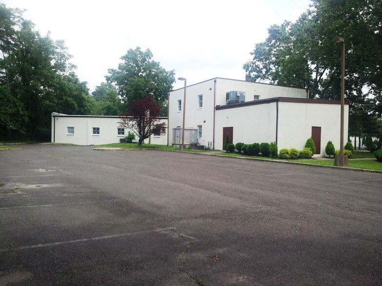 16 Reeves Ave, Hamilton, NJ à louer - Photo du bâtiment - Image 3 de 7