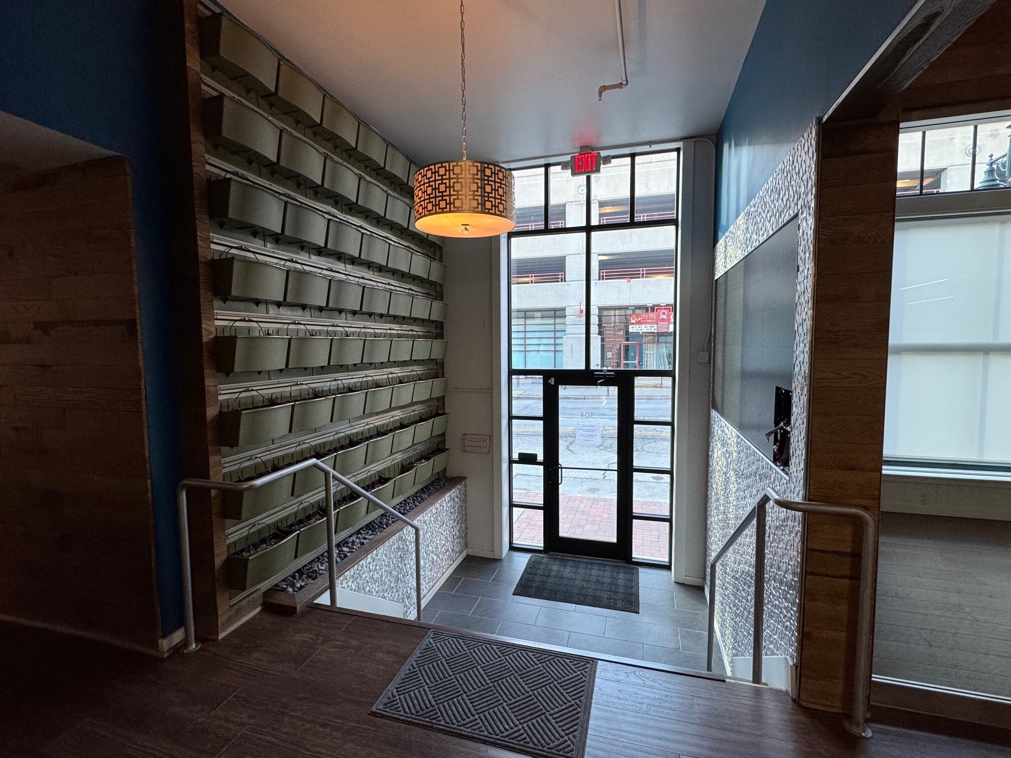 934 Central St, Kansas City, MO for lease Interior Photo- Image 1 of 9