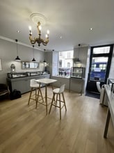 Retail in Paris for lease Interior Photo- Image 1 of 2