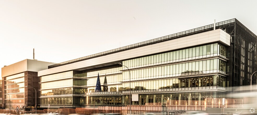 Calle Emilio Vargas, 6, Madrid, Madrid à louer - Photo du bâtiment - Image 3 de 7