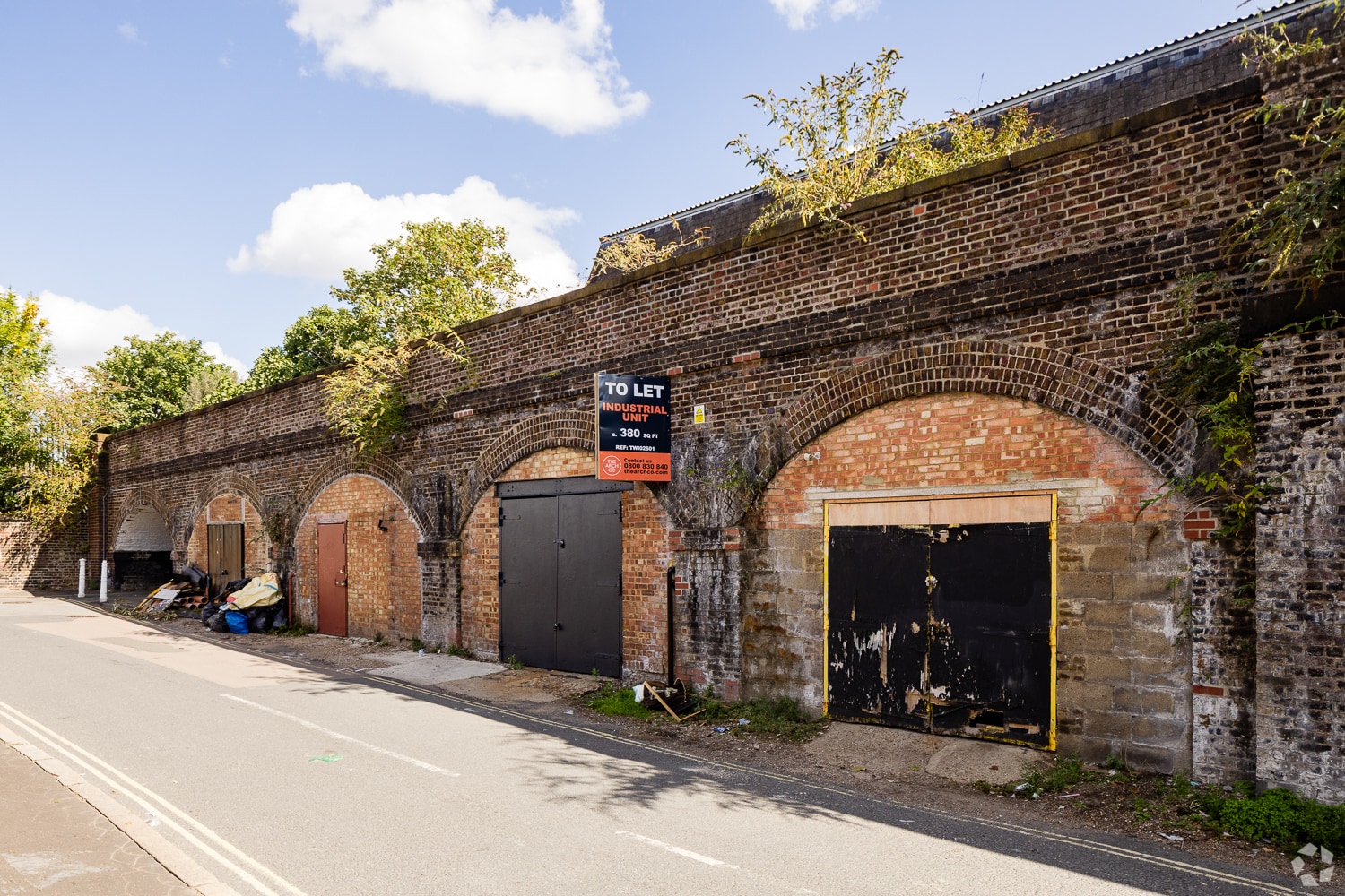 Marsh Farm Rd, Twickenham for lease Primary Photo- Image 1 of 3