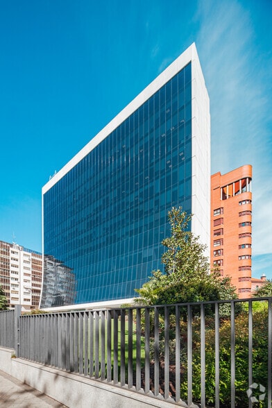Calle del Príncipe de Vergara, 132, Madrid, Madrid for lease - Building Photo - Image 3 of 5