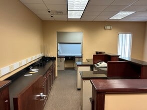 48 Animal Clinic Rd, Stuart, VA à vendre Photo intérieure- Image 2 de 7