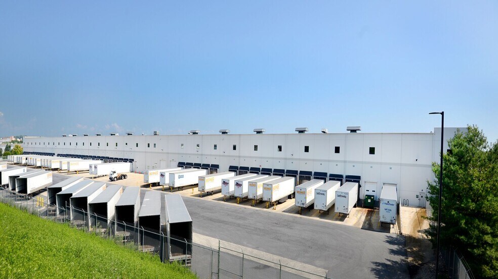 400 Boulder Dr, Breinigsville, PA à louer - Photo du bâtiment - Image 3 de 4