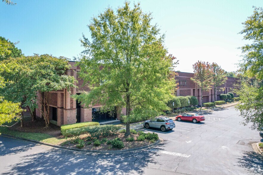10525 Granite St, Charlotte, NC à louer - Photo du bâtiment - Image 1 de 5