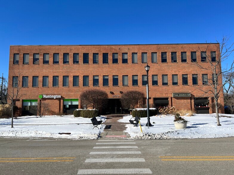 1220 Meadow Rd, Northbrook, IL à louer - Photo du bâtiment - Image 3 de 17