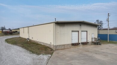 1116 Wagon Wheel Rd, Springdale, AR for lease Interior Photo- Image 1 of 4