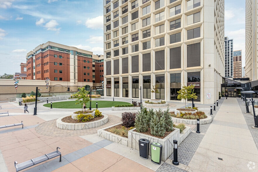 10025 Jasper Ave NW, Edmonton, AB for lease - Building Photo - Image 3 of 12