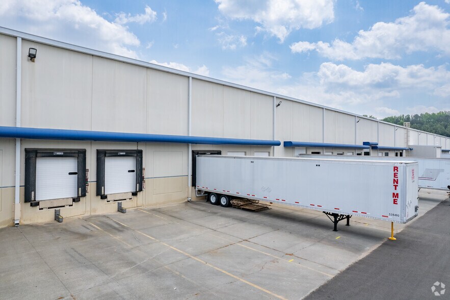 255 Satellite Blvd, Suwanee, GA à louer - Photo du bâtiment - Image 3 de 6