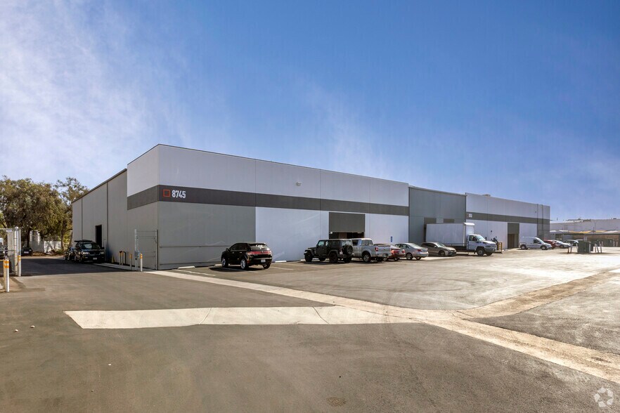 8745 Production Ave, San Diego, CA à louer - Photo du bâtiment - Image 3 de 3