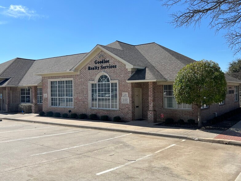 2840 Keller Springs Rd, Carrollton, TX à vendre - Photo du bâtiment - Image 3 de 21