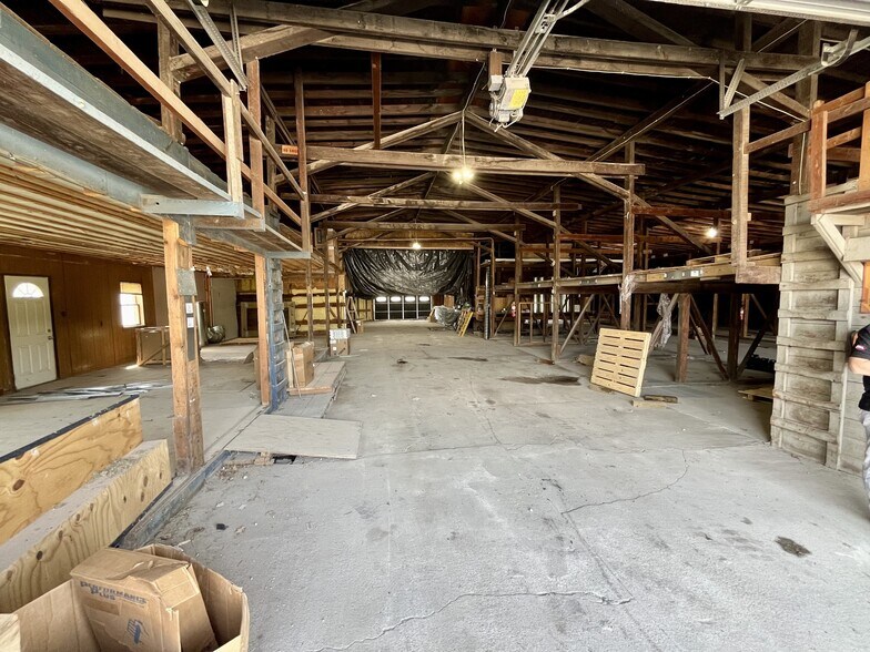 325 Grand St, Van Meter, IA à vendre - Photo du bâtiment - Image 3 de 8