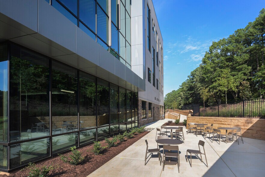 4225 Macon Pond Rd, Raleigh, NC à louer - Photo du bâtiment - Image 3 de 6