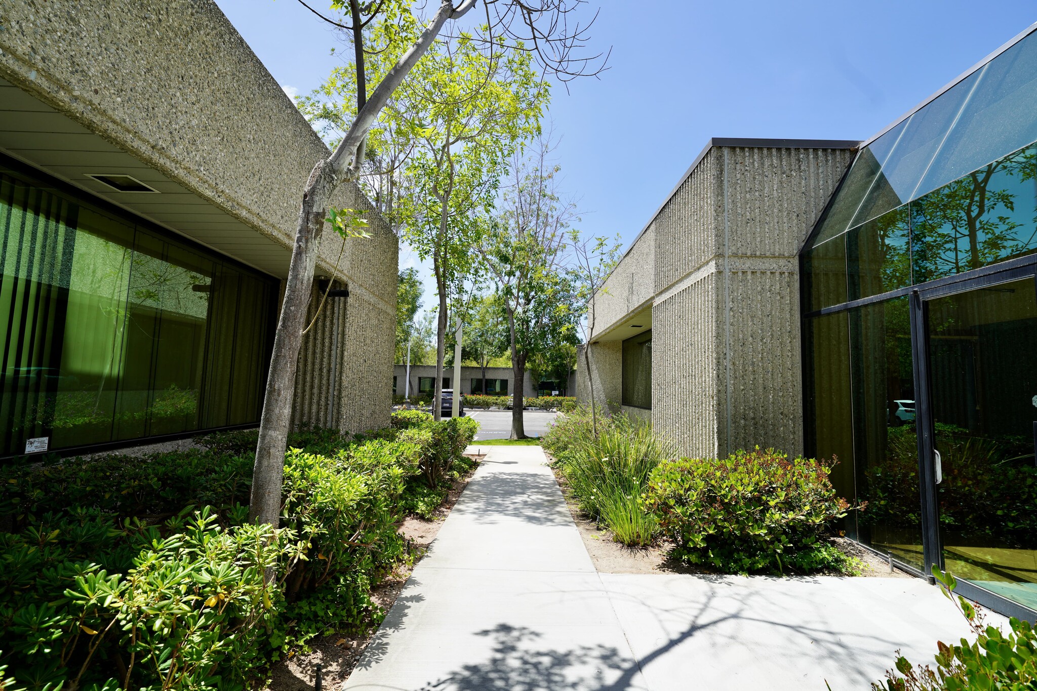 22981 Mill Creek Dr, Laguna Hills, CA for lease Primary Photo- Image 1 of 7