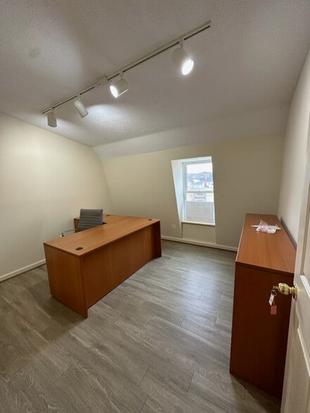 7252 Benedict Ave, Benedict, MD for lease - Interior Photo - Image 3 of 31