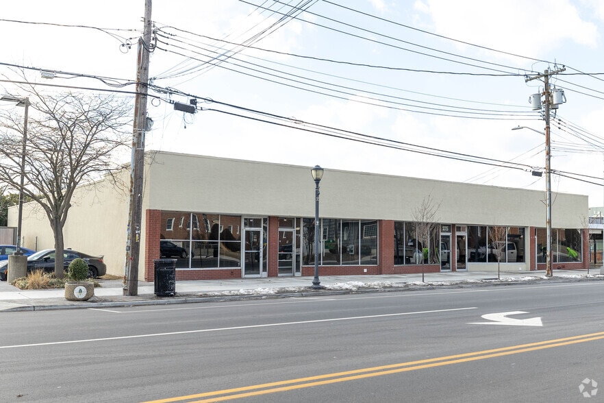 271-279 S Wellwood Ave, Lindenhurst, NY for sale - Building Photo - Image 2 of 6