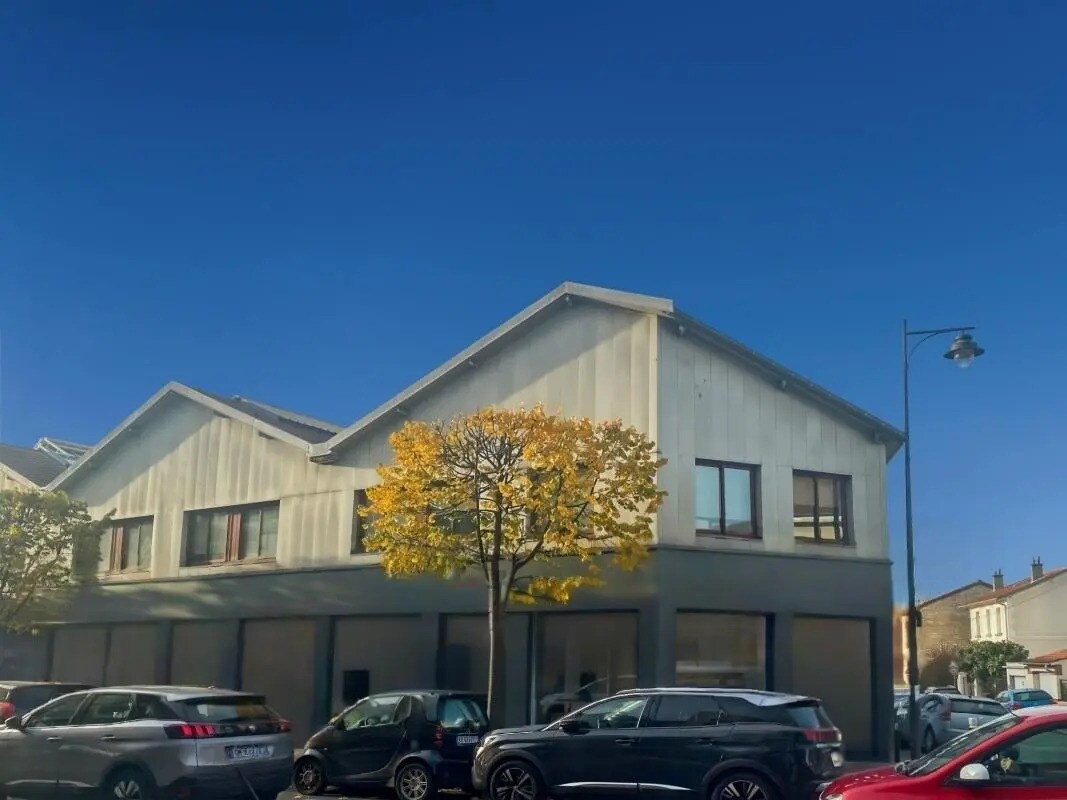Office in Maisons-Alfort for lease Building Photo- Image 1 of 3