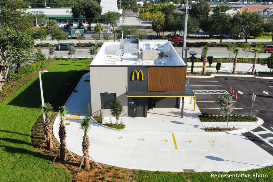 7940 N Decatur Blvd, Las Vegas, NV for sale - Primary Photo - Image 1 of 24