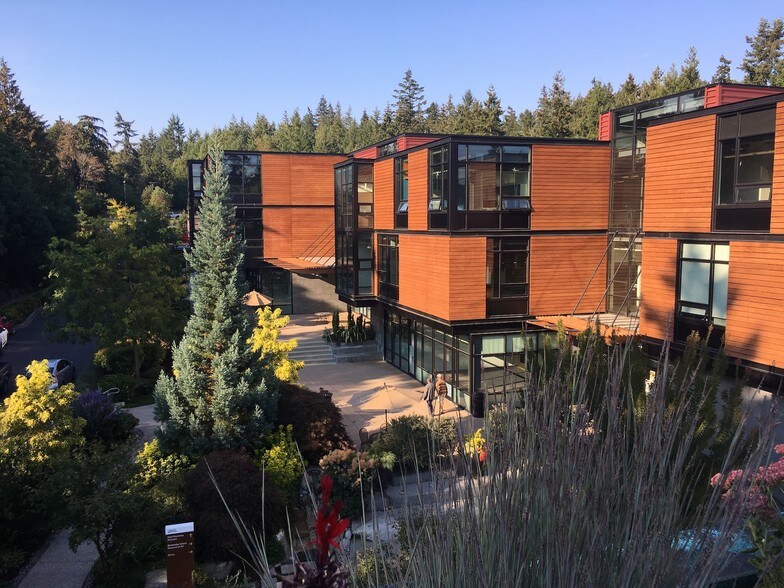 100 Ravine Ln NE, Bainbridge Island, WA à louer - Photo du bâtiment - Image 1 de 18