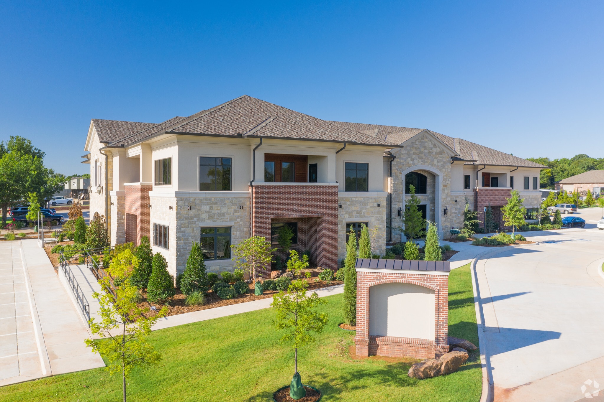 401 S Coltrane Rd, Edmond, OK for lease Building Photo- Image 1 of 14