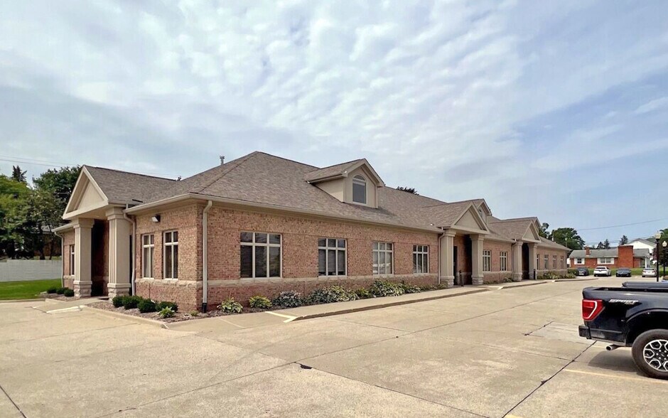 64541 Van Dyke Rd, Washington, MI à louer - Photo du bâtiment - Image 2 de 7
