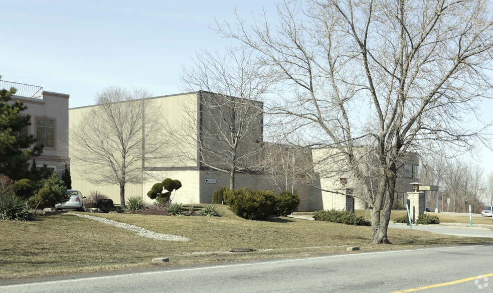 201 Av Liberté, Candiac, QC à vendre - Photo du bâtiment - Image 2 de 2