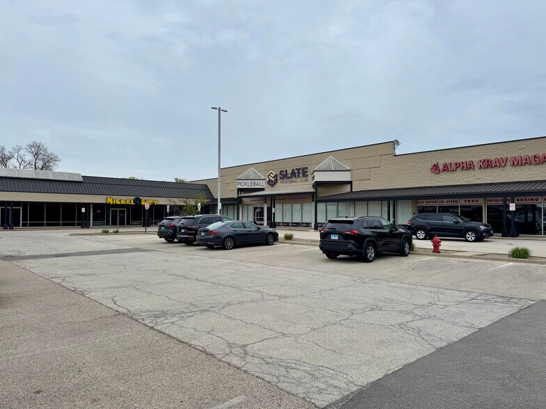 455-577 Waukegan Rd, Northbrook, IL à louer - Photo du bâtiment - Image 2 de 3