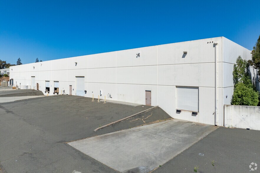 5100 E 2nd St, Benicia, CA à vendre - Photo du bâtiment - Image 2 de 4