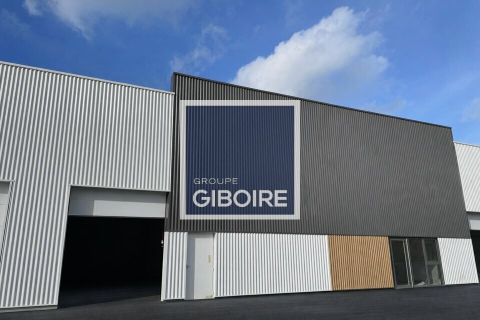 Industrial in La Mézière for lease Building Photo- Image 1 of 11