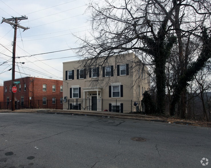 3162 Buena Vista Ter SE, Washington, DC à vendre - Photo du bâtiment - Image 2 de 24