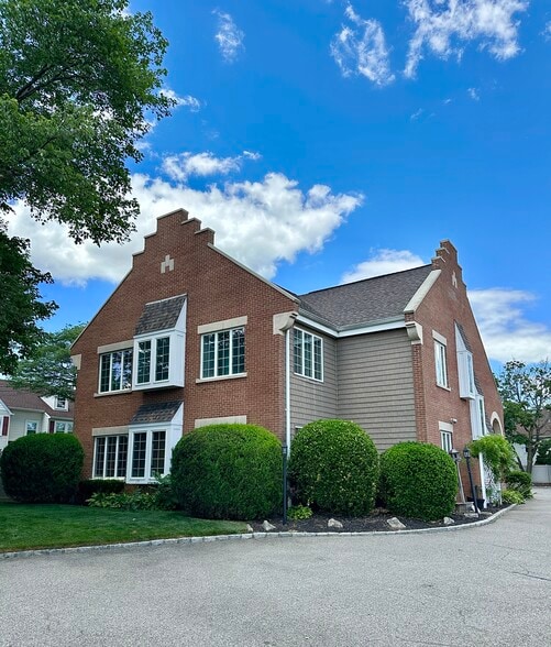 17 Conklin St, Farmingdale, NY for sale - Building Photo - Image 1 of 1