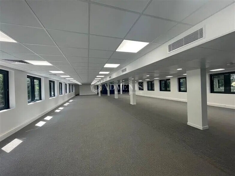 Office in Vincennes for lease - Interior Photo - Image 2 of 6