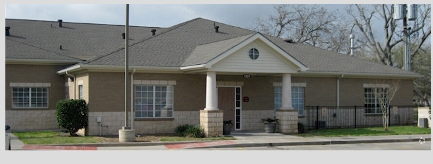 2112 Regional Medical Dr, Wharton, TX à louer - Photo du bâtiment - Image 2 de 2