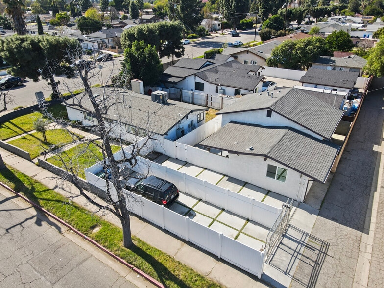 15801 Chatsworth St, Granada Hills, CA à vendre - Photo du bâtiment - Image 3 de 45