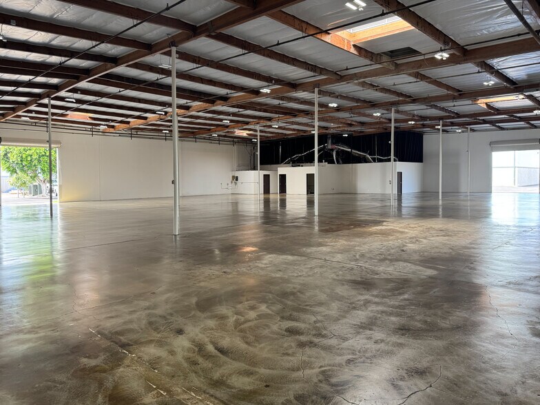 300 Thor Pl, Brea, CA à vendre - Photo du bâtiment - Image 3 de 7