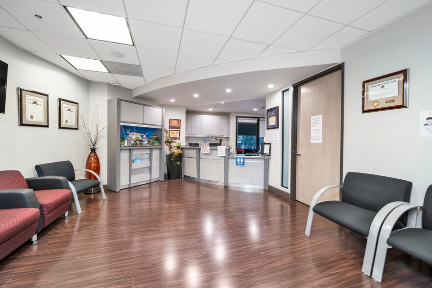 18251 Roscoe Blvd, Northridge, CA à louer - Photo intérieure - Image 2 de 30