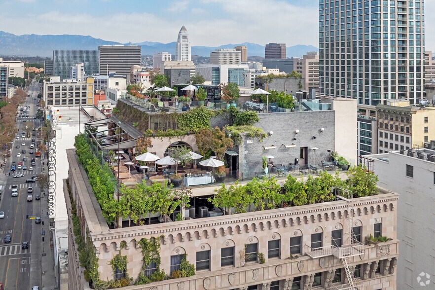 448 S Hill St, Los Angeles, CA à louer - Photo du bâtiment - Image 2 de 38