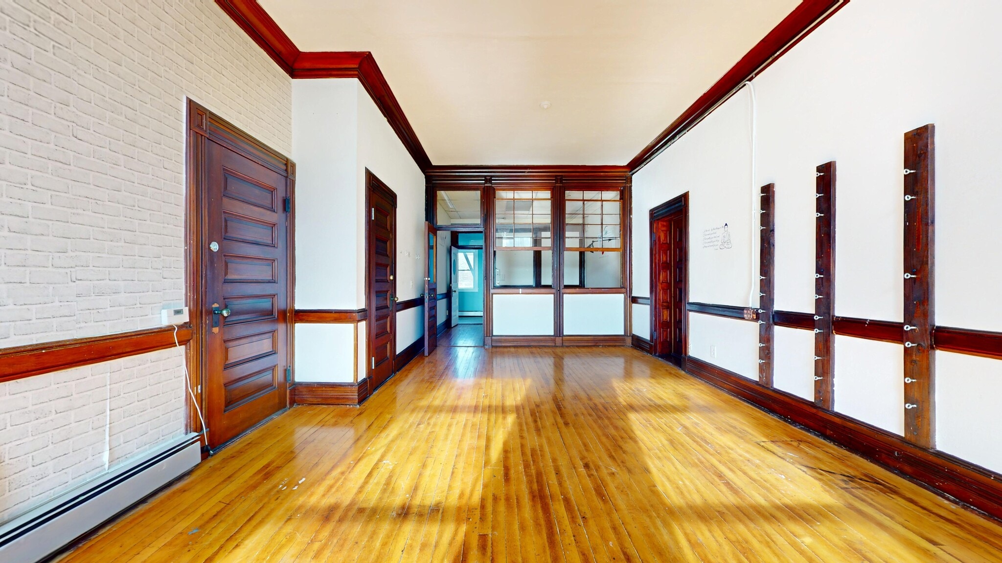 42 W Main St, Riverhead, NY à louer Photo intérieure- Image 1 de 7