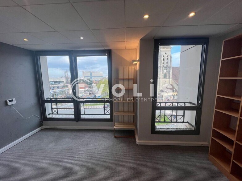 Office in Créteil for lease - Interior Photo - Image 2 of 4