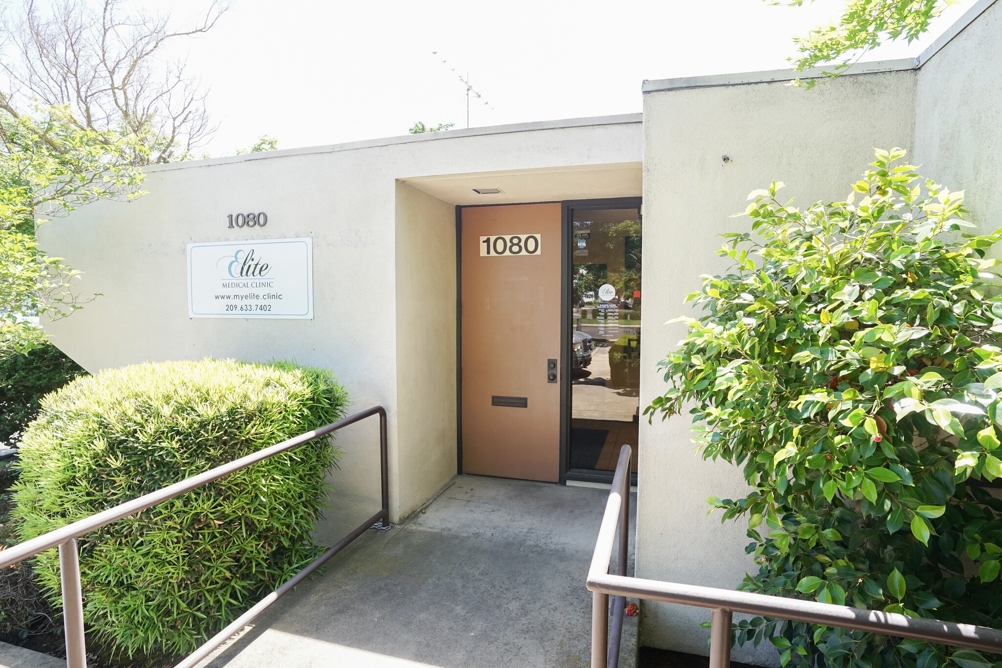 1060-1080 Delbon Ave, Turlock, CA for lease Primary Photo- Image 1 of 12