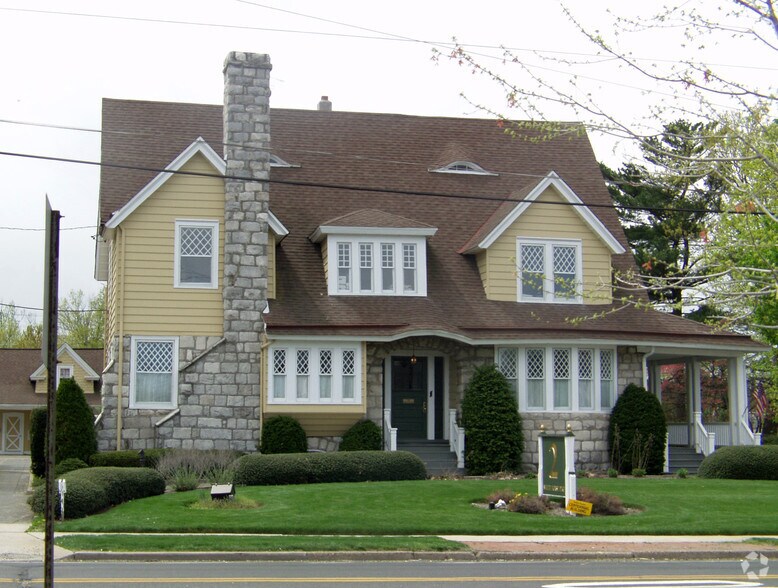 2 White Horse Pike, Haddon Heights, NJ for lease - Building Photo - Image 3 of 8