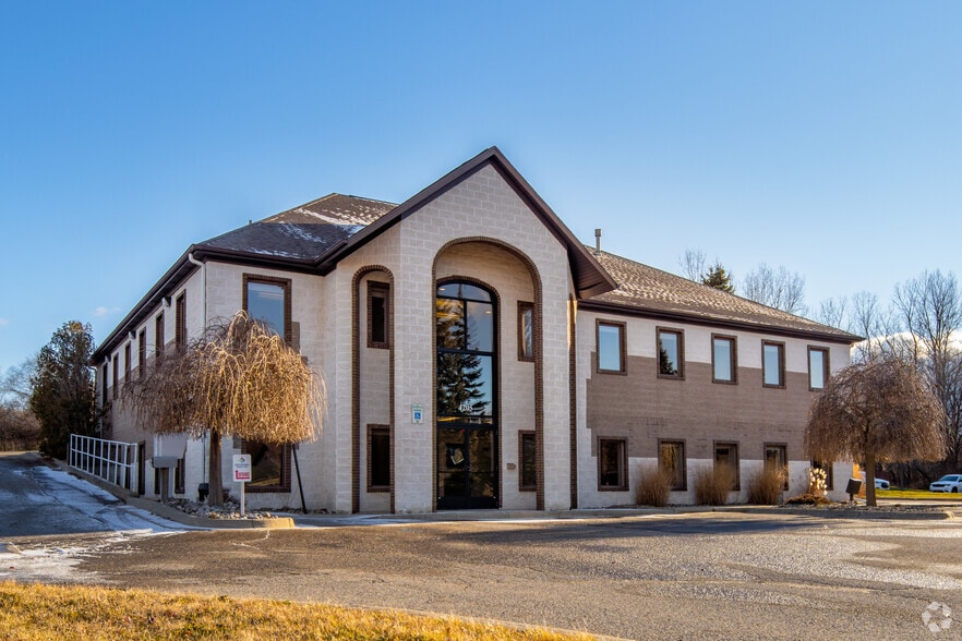 4205 Charlar Dr, Holt, MI for sale - Primary Photo - Image 1 of 54