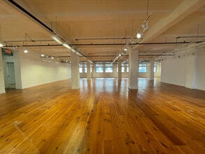 1217 Sansom St, Philadelphia, PA for lease Interior Photo- Image 1 of 3