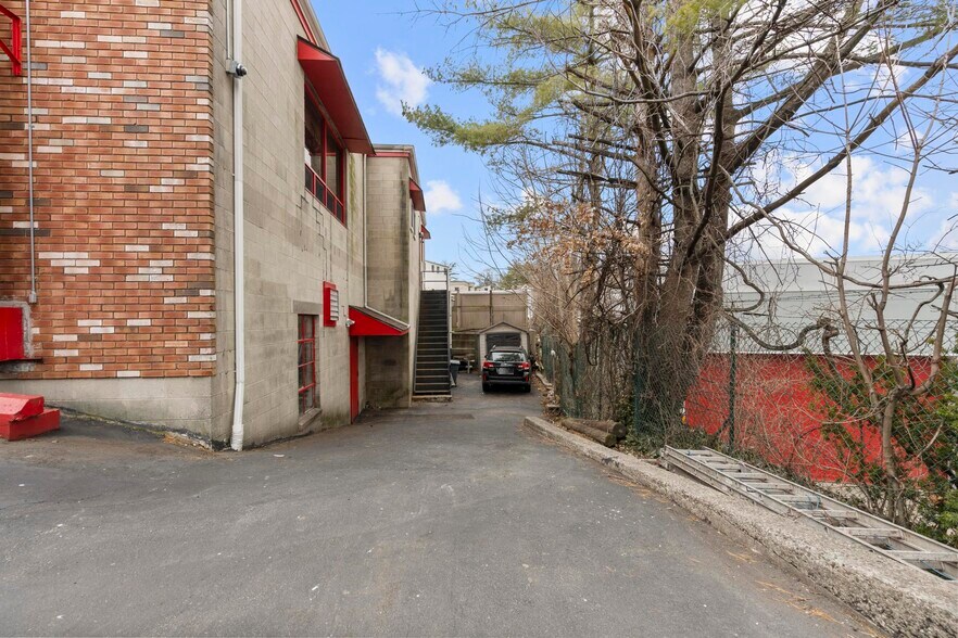 61 Cedar St, Norwalk, CT à vendre - Photo du bâtiment - Image 3 de 32