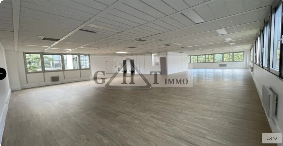 Industrial in Gennevilliers for lease - Interior Photo - Image 2 of 3