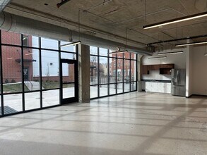520 N Broadway St, Green Bay, WI for lease Interior Photo- Image 1 of 5